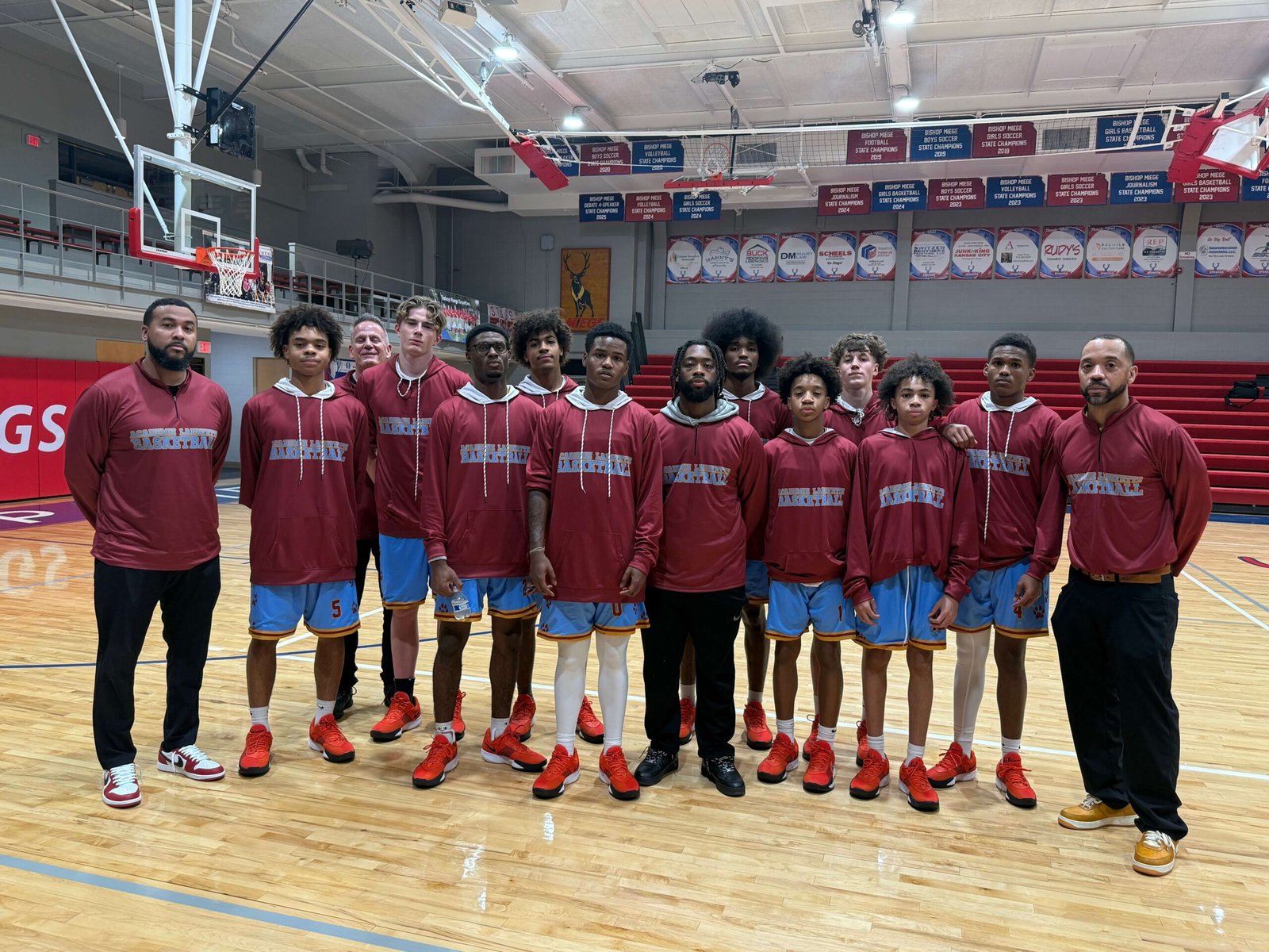 ALIHS Foxes Team Photo